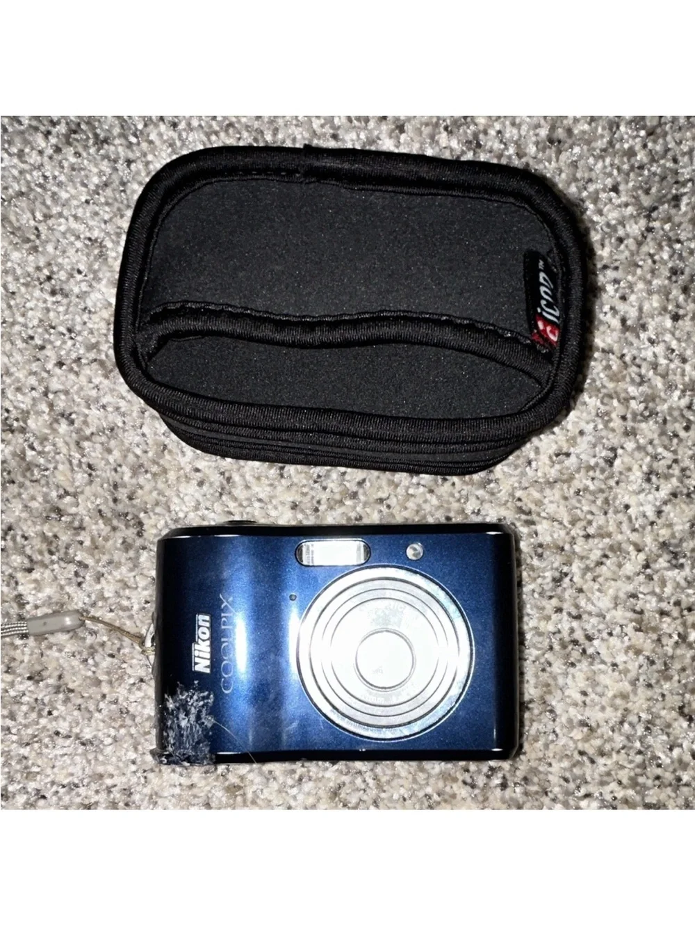 Nikon COOLPIX L18 8MP Compact Digital Camera Blue 3x Zoom 3in w/ Case Strap